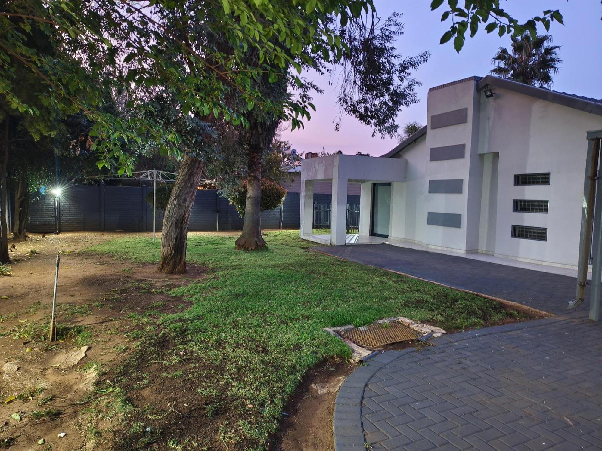 In Town Vaal Apartamento Vereeniging Exterior foto